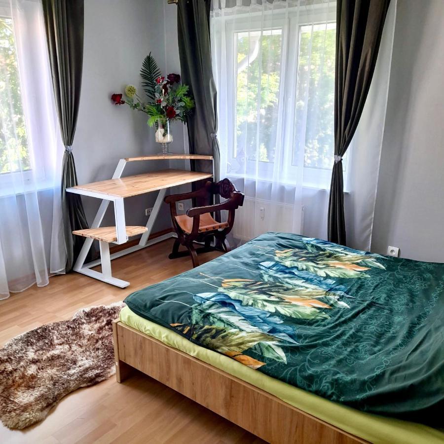 Apartament Deluxe เยเลเนียกูรา ภายนอก รูปภาพ